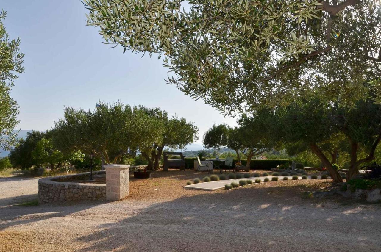 Villa Franka With Swimming Pool Бол Екстериор снимка