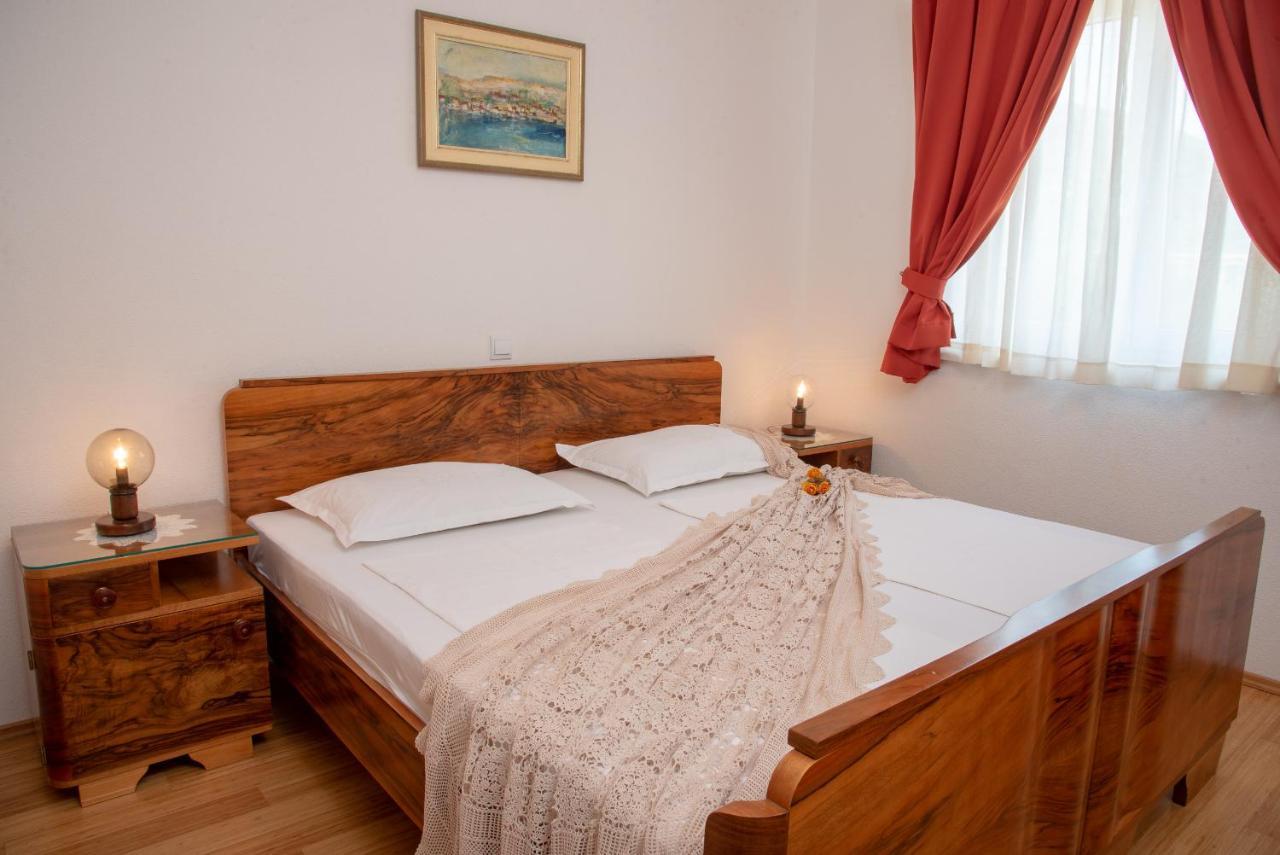 Villa Franka With Swimming Pool Бол Екстериор снимка