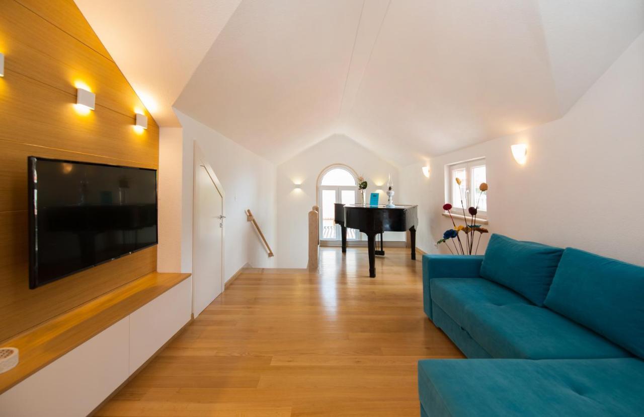 Villa Franka With Swimming Pool Бол Екстериор снимка