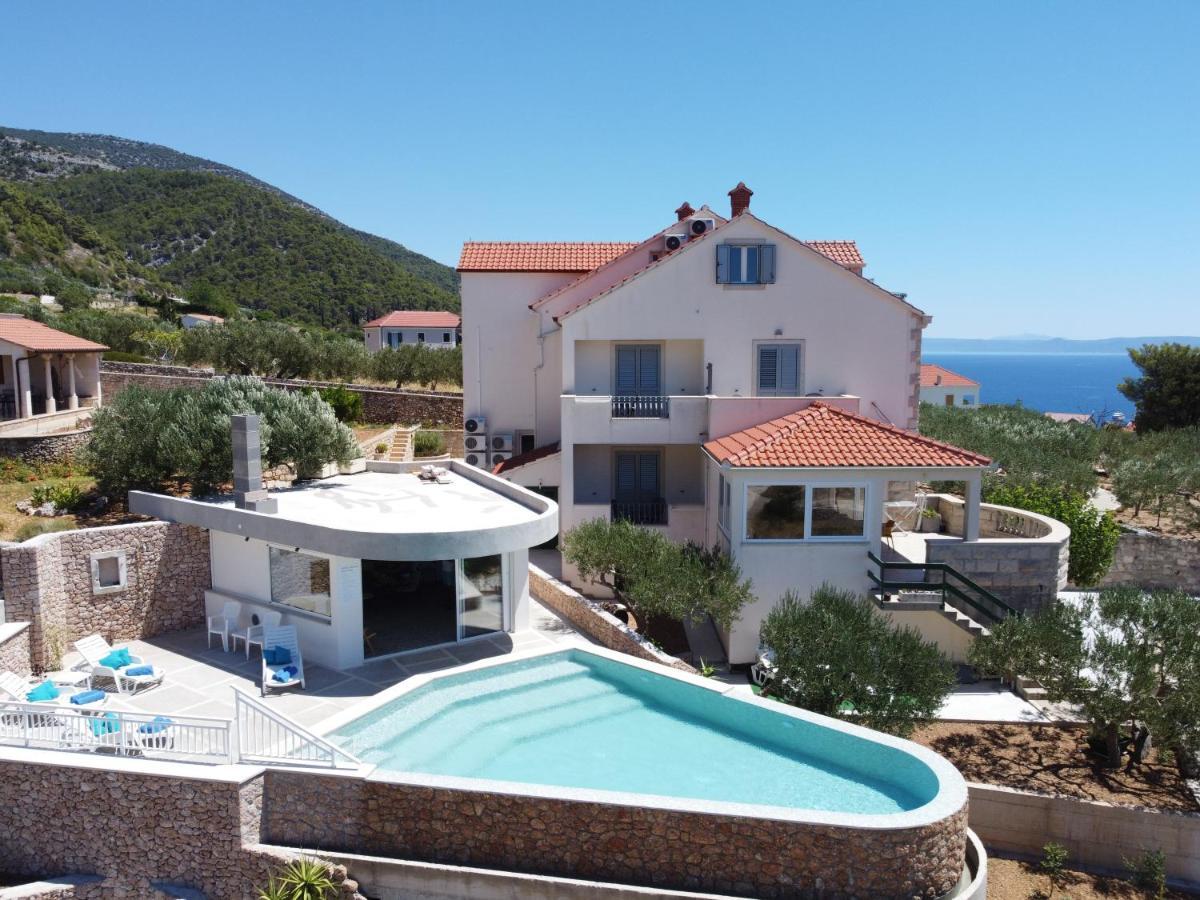 Villa Franka With Swimming Pool Бол Екстериор снимка