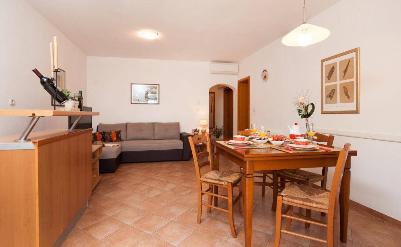 Villa Franka With Swimming Pool Бол Екстериор снимка