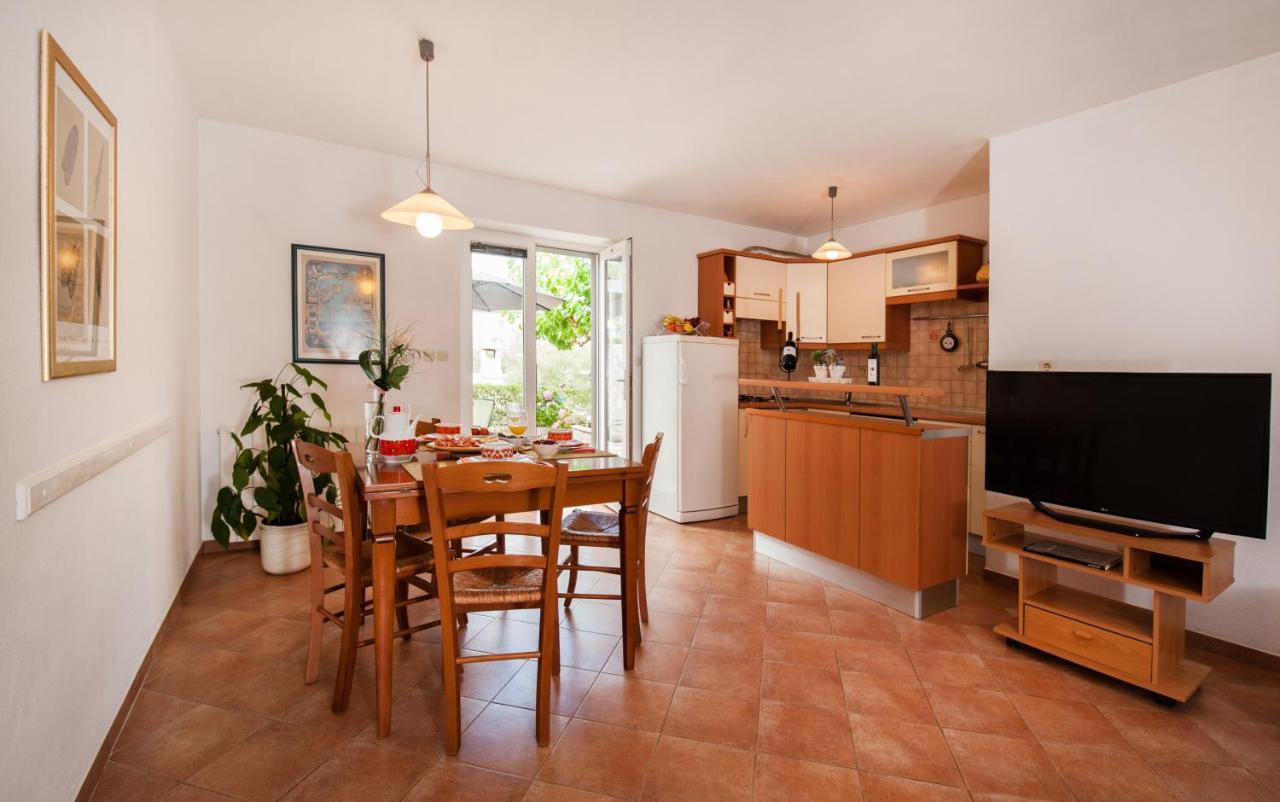 Villa Franka With Swimming Pool Бол Екстериор снимка