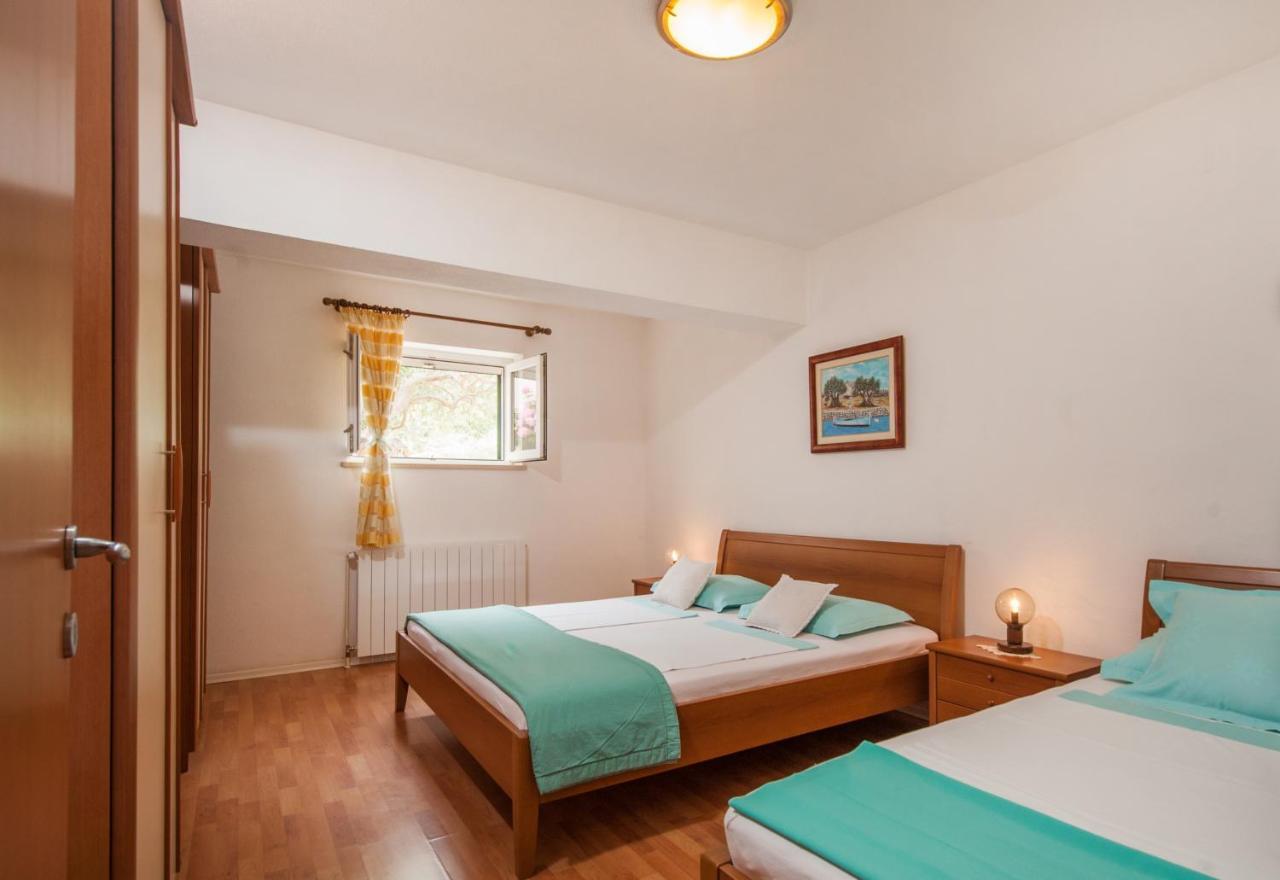 Villa Franka With Swimming Pool Бол Екстериор снимка