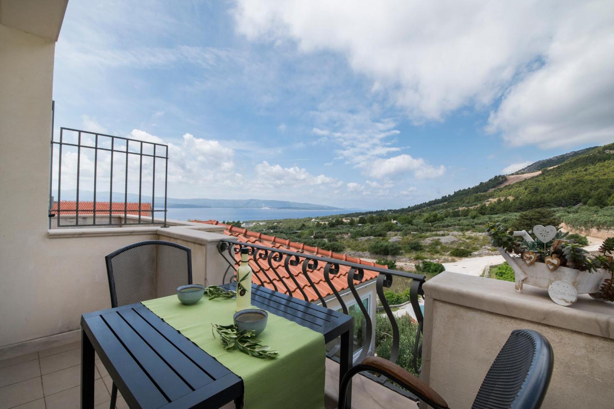 Villa Franka With Swimming Pool Бол Екстериор снимка