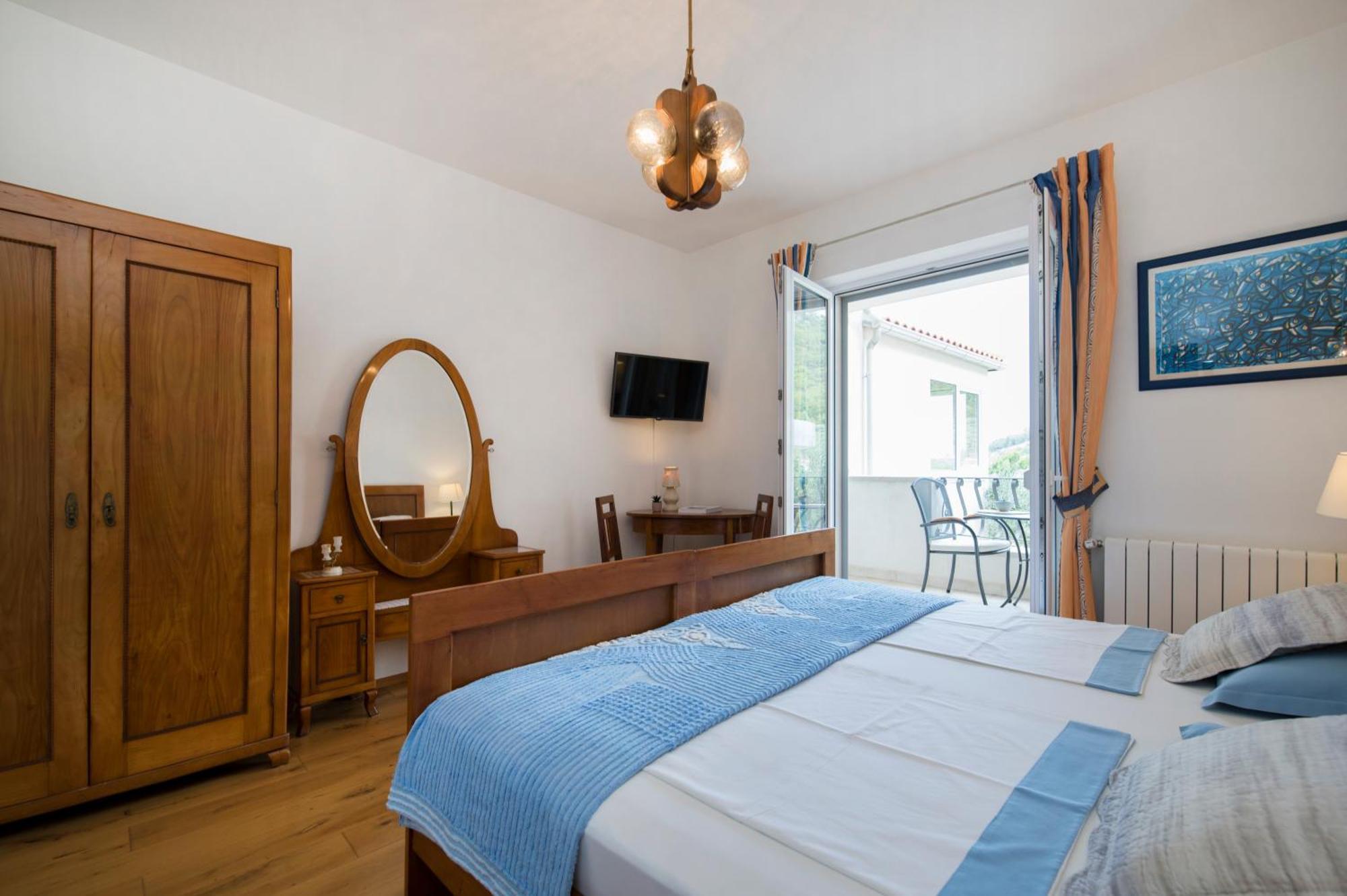 Villa Franka With Swimming Pool Бол Екстериор снимка