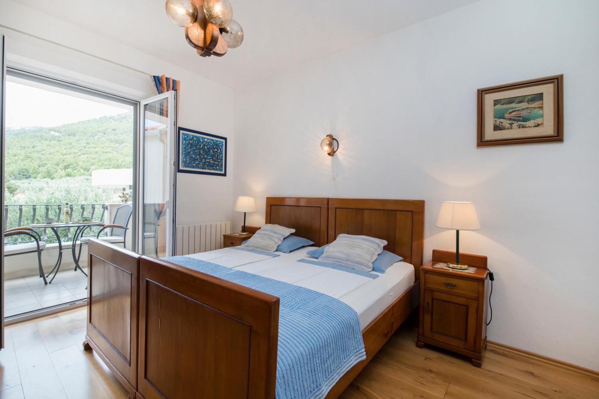 Villa Franka With Swimming Pool Бол Екстериор снимка